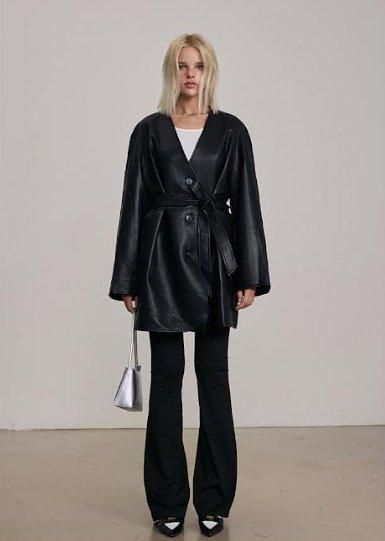 美品ブラックレザーVネックジャケット　36 大特価】ブラック Vネック フェイクレザー 合皮 レザー