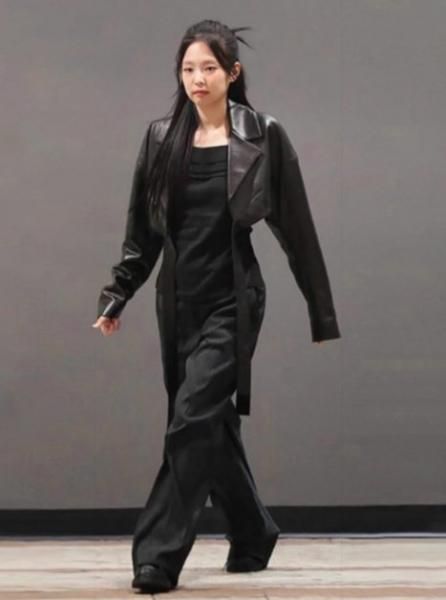 大特価】BLACKPINK jennie ジェニ着用風 ブラック フェイク