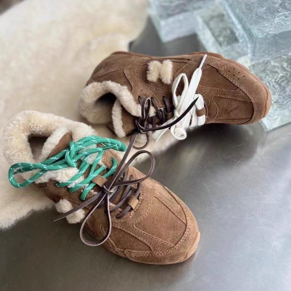 No name ファー付きブラウンスエードスニーカー　超お得品！ No name ファー付きブラウンスエードスニーカー 超お得品