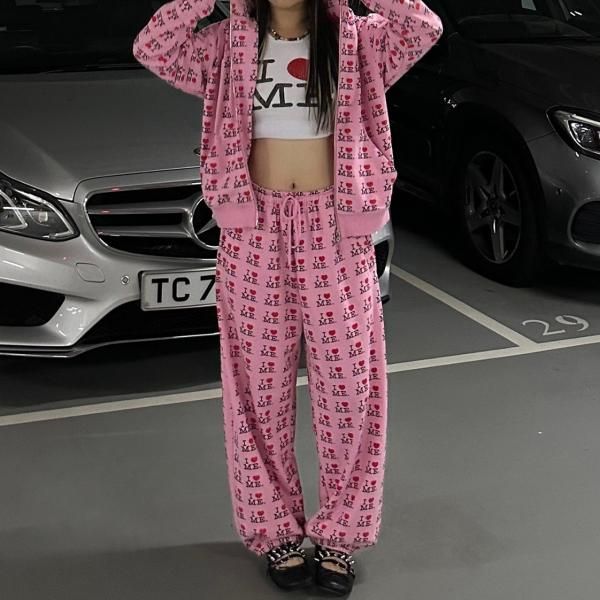大特価】NEWJEANS ミンジ着用風 ピンク I love me 総柄 ロゴ