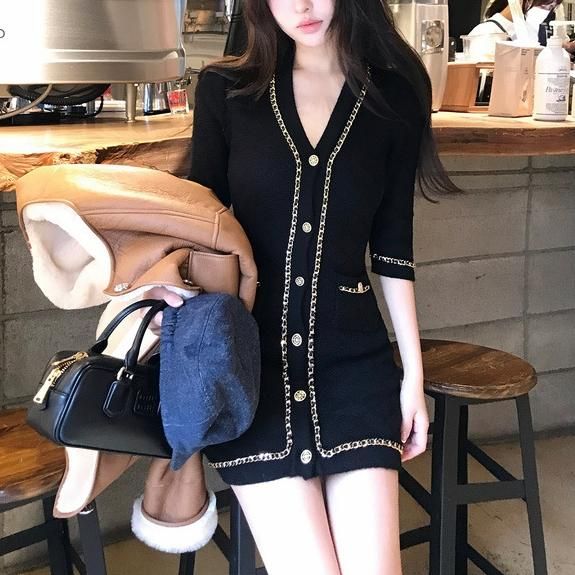 大特価】ブラック ウール混 ゴールドチェーン トリムデザイン V