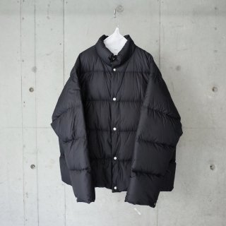 <img class='new_mark_img1' src='https://img.shop-pro.jp/img/new/icons13.gif' style='border:none;display:inline;margin:0px;padding:0px;width:auto;' />COMOLI DOWN JACKET-unisex/BLACK