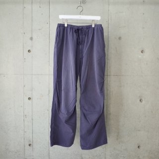 <img class='new_mark_img1' src='https://img.shop-pro.jp/img/new/icons13.gif' style='border:none;display:inline;margin:0px;padding:0px;width:auto;' />COMOLI COTTON DRILL KNEE TUCK PANTS-unisex/FADE BLUE