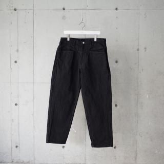 <img class='new_mark_img1' src='https://img.shop-pro.jp/img/new/icons13.gif' style='border:none;display:inline;margin:0px;padding:0px;width:auto;' />COMOLI BLACK DENIM TAPERED PANTS-unisex/BLACK