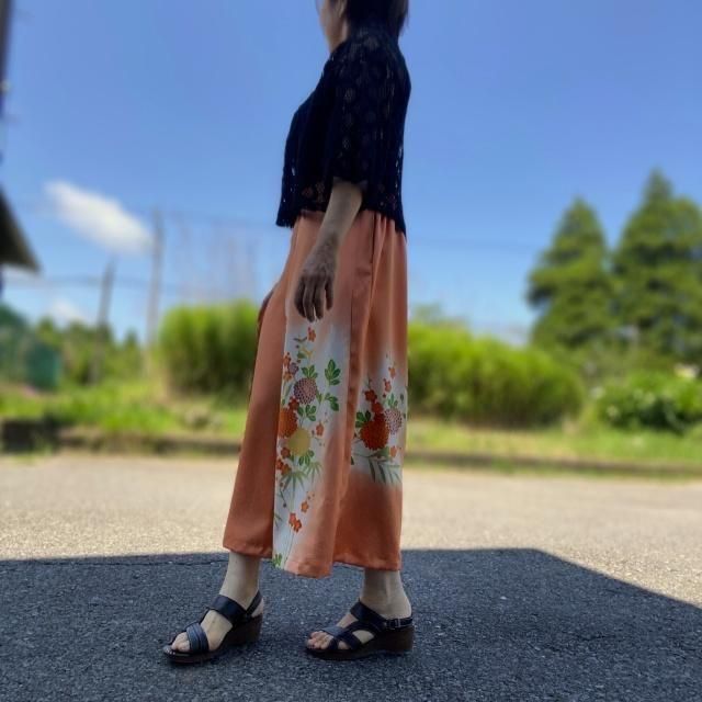 <img class='new_mark_img1' src='https://img.shop-pro.jp/img/new/icons11.gif' style='border:none;display:inline;margin:0px;padding:0px;width:auto;' />菊梅紋様　友禅　着物リメイク　ワイドパンツ