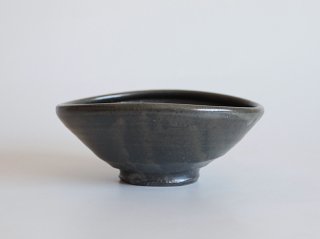黒釉6寸タワミ鉢
