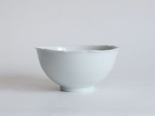 月白釉花弁丸鉢