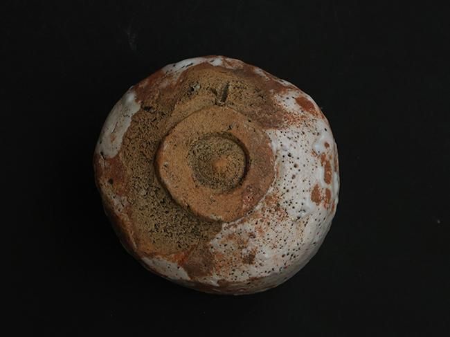 辻村史朗　志野茶碗 企画展「辻村史朗 −茶盌」 – ZENBI | ZENBI -鍵善良房- KAGIZEN ART