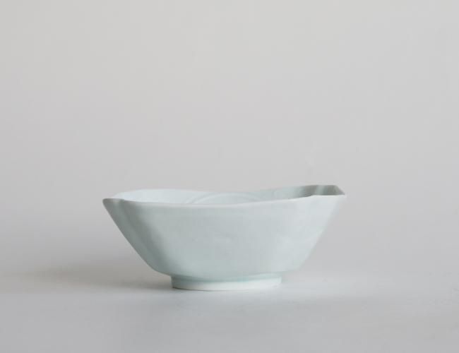 白磁陽刻如意頭文鉢 - yamahon online store