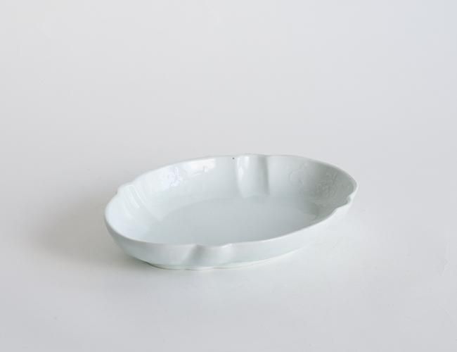白磁陽刻牡丹文輪花楕円皿 - yamahon online store
