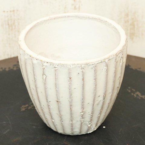 上品でシンプルデザインの陶器鉢Sサイズです。
