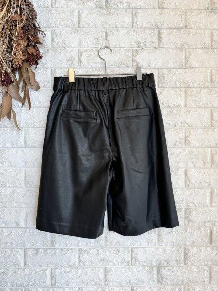 【新品　未使用　タグ付き】　Anna Kerry アンナケリー　ハーフパンツ　S Anna Kerry(アンナケリー)ストレッチエコレザーハーフパンツ