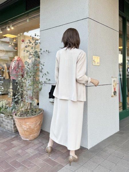 Anna Kerry(アンナケリー)オケージョンにも！サラサラVネック