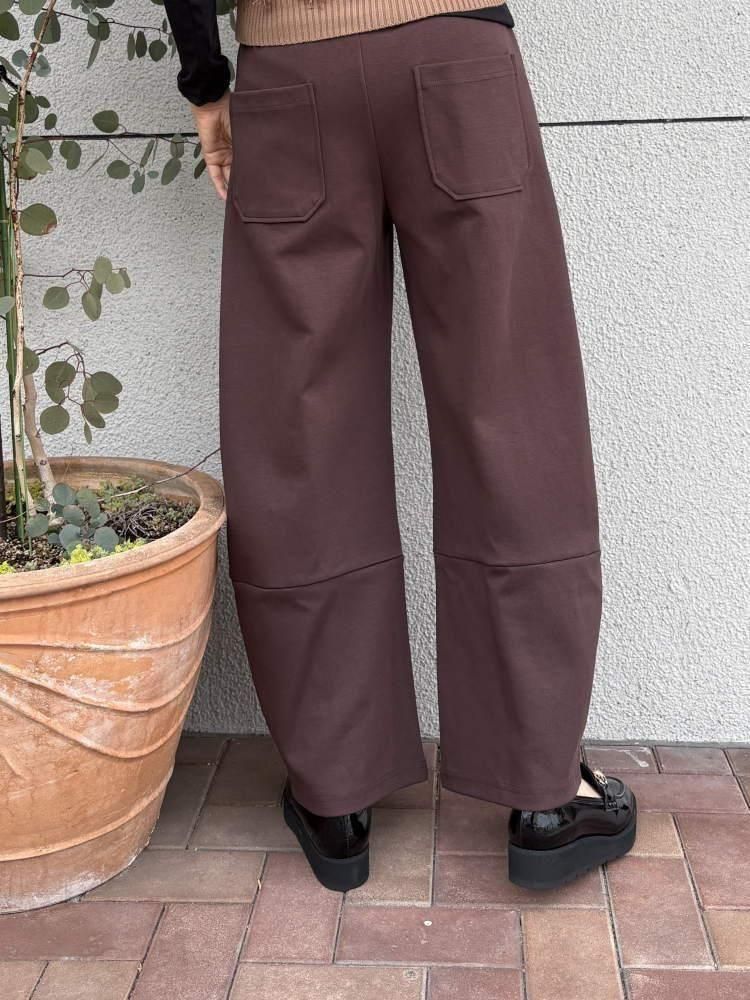 LUGIVA TOKYO(ルギバ トーキョー)ゆったり美脚ポンチ素材カーブパンツ