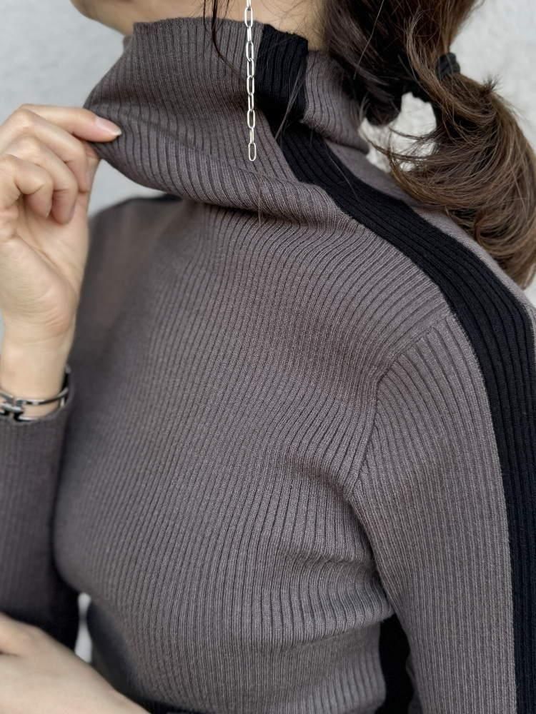 TOLNERA(トルネラ)byPriority配色ラインなめらかリブタートルニット