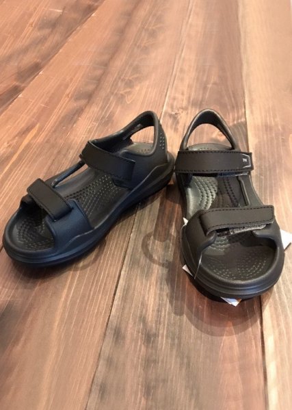 <img class='new_mark_img1' src='https://img.shop-pro.jp/img/new/icons20.gif' style='border:none;display:inline;margin:0px;padding:0px;width:auto;' />【crocs】　swiftwater expedition sandal kids