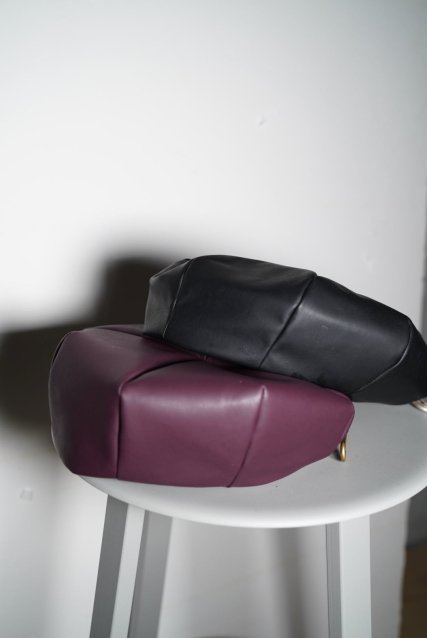 <img class='new_mark_img1' src='https://img.shop-pro.jp/img/new/icons8.gif' style='border:none;display:inline;margin:0px;padding:0px;width:auto;' />グリ　Fake　leather Beret