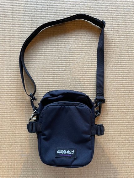 <img class='new_mark_img1' src='https://img.shop-pro.jp/img/new/icons8.gif' style='border:none;display:inline;margin:0px;padding:0px;width:auto;' />グラミチ　CORDURA MINI SHOULDER