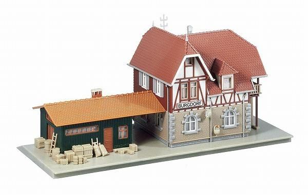 ファーラー(FALLER)ストラクチャー 駅舎と付帯設備セット | 鉄道