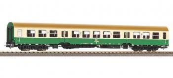 2Ҽ Halberstadt 2nd class center-entrance carriage DR Era IV