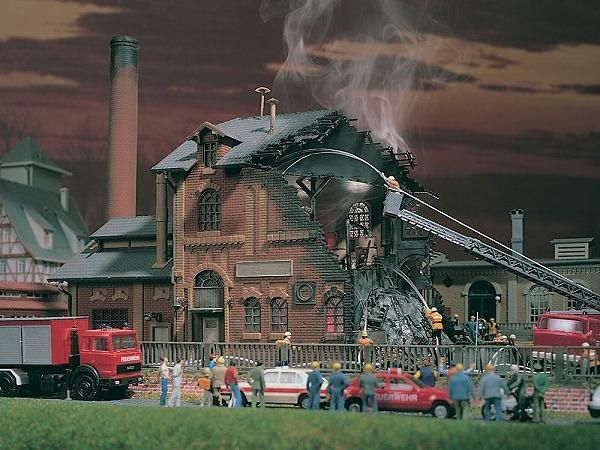 フォルマー　HOスケール　火事の家 フォルマー(vollmer) ストラクチャー 半焼した工場 | 鉄道模型