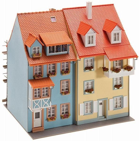 ファーラー(FALLER)ストラクチャー 塗装工の足場がある住宅2棟