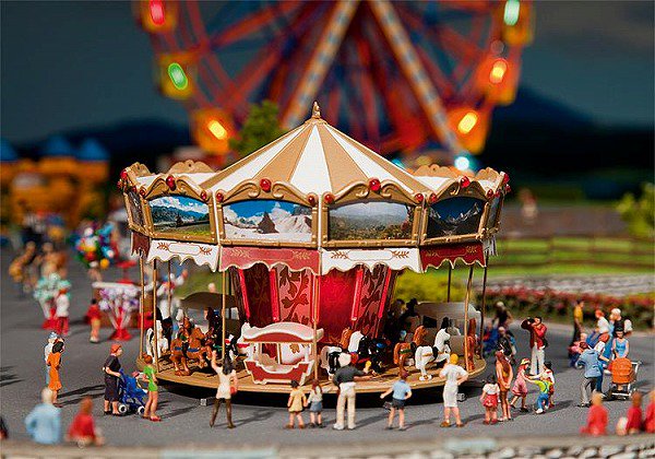 ファーラー(FALLER)ストラクチャー　メリーゴーランド　Children’s merry-go-round with motor|  鉄道模型通販専門店エキサイトモデル