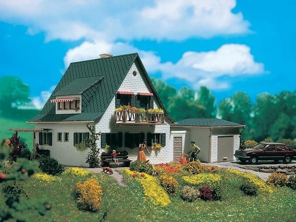 フォルマー(vollmer) ストラクチャー ガレージ付住宅　Wohnhaus mit Garage　| 鉄道模型通販専門店エキサイトモデル