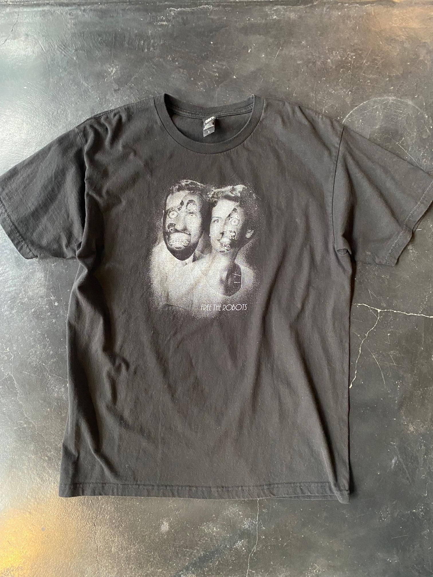 Free the robots T shirts -USED- Men's L 