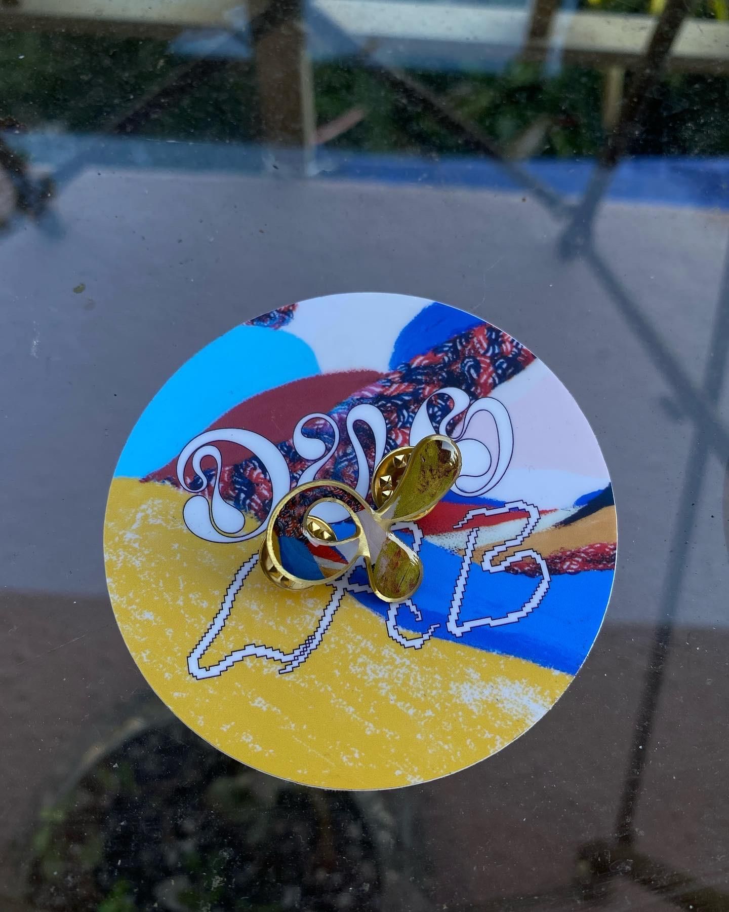 Teebs x Dublab Pin badge + Stecker 