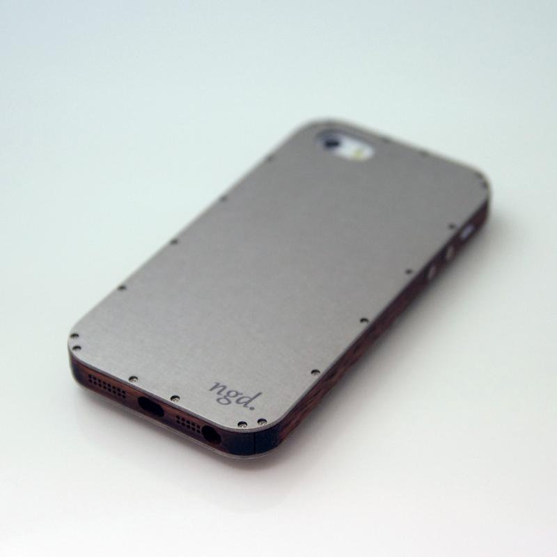 Iphone5 5sケース バイブレーション Ngd 木と金属の融合 こだわりのものづくり