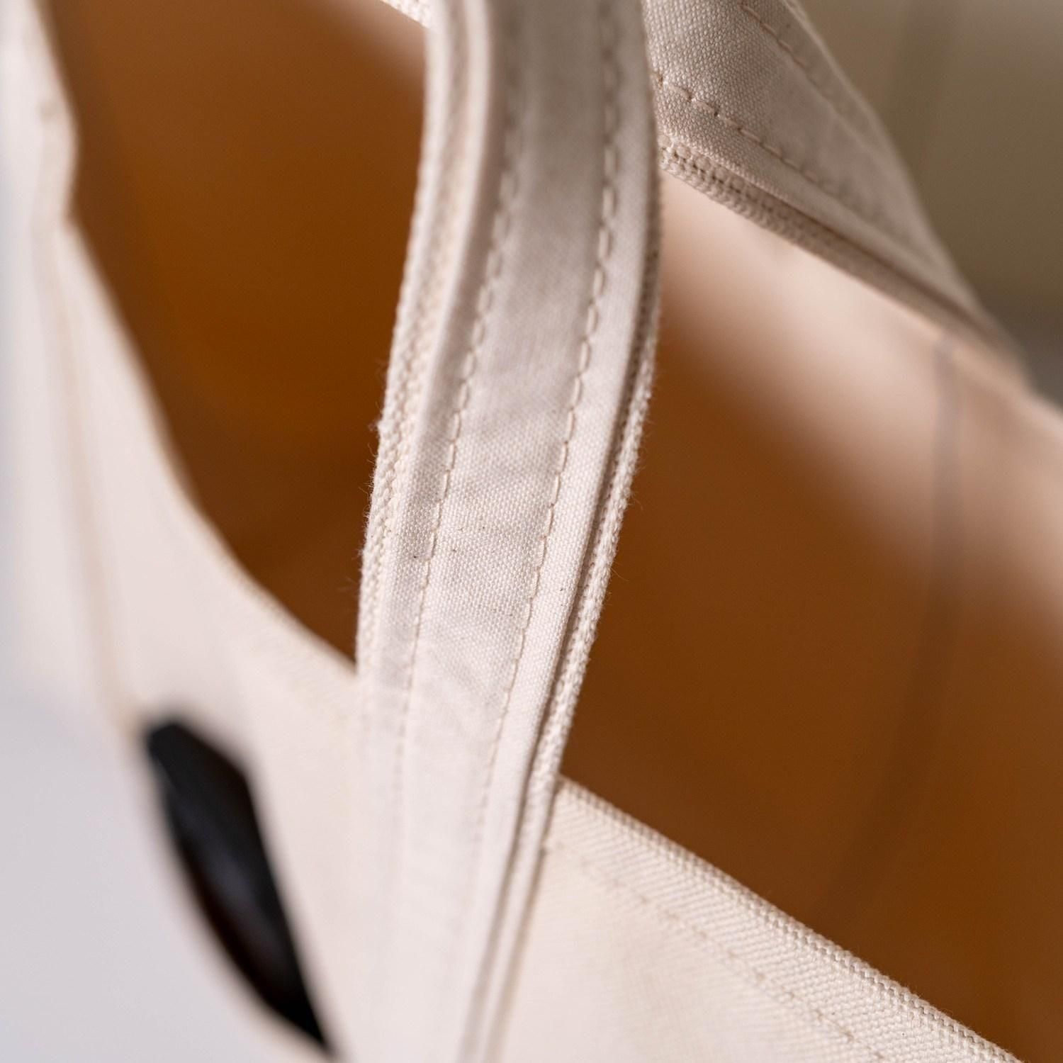 Cloveru ®︎ BASIC TOTE 白 cloveru_japan Cloveru 『BASIC TOTE』 Cloveru から