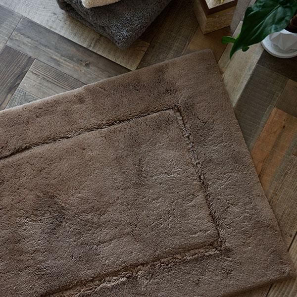 LONDON (ɥ) Bath Mat