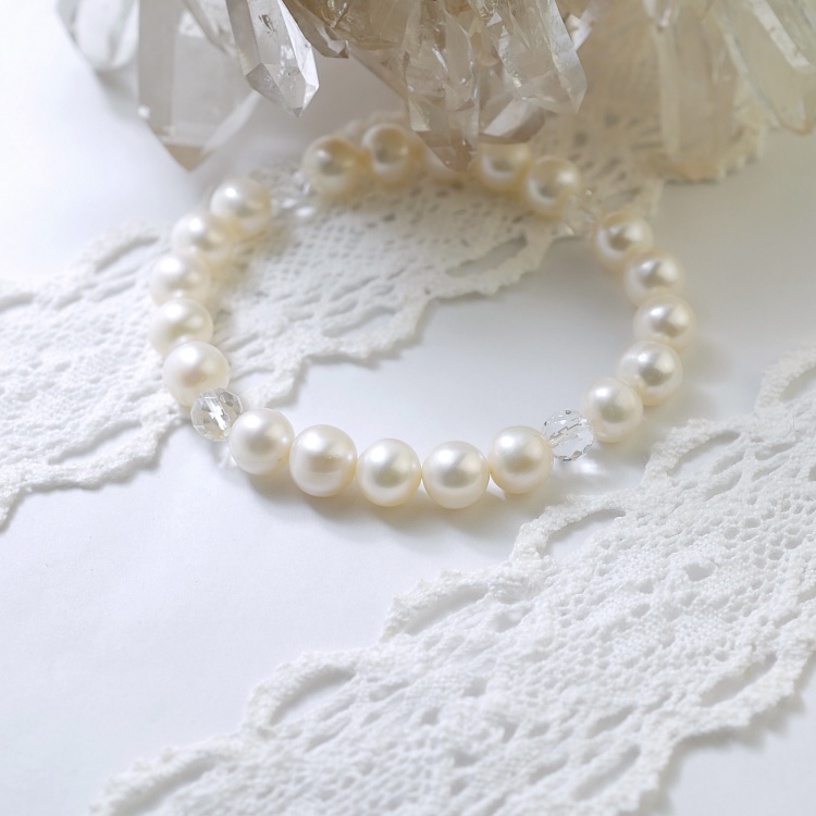 祈ららオリジナル・淡水パールと水晶のデザインブレスレット−２ＡＡ〜ＡＡＡ１５．４センチ