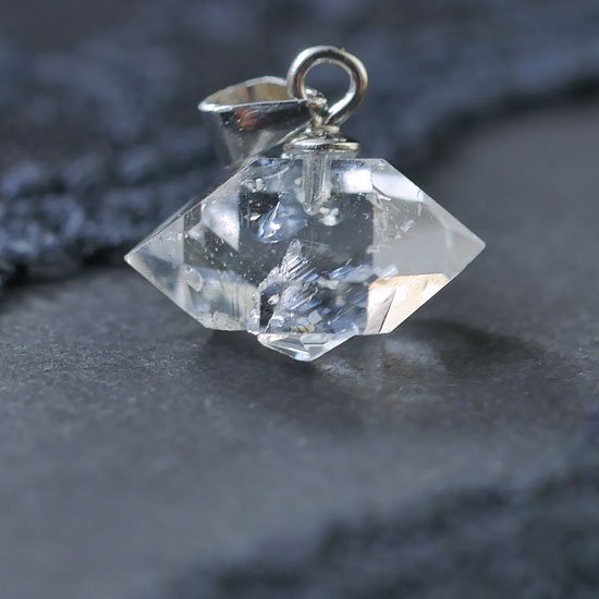 ハーキマーダイヤモンド（ハーキマー水晶）三角形型シルバーペンダント ...