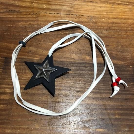 レザーペンダント Star ブラック ホワイトコード レッドビーズ レザーペンダント Star ブラック ホワイトコード レッドビーズ