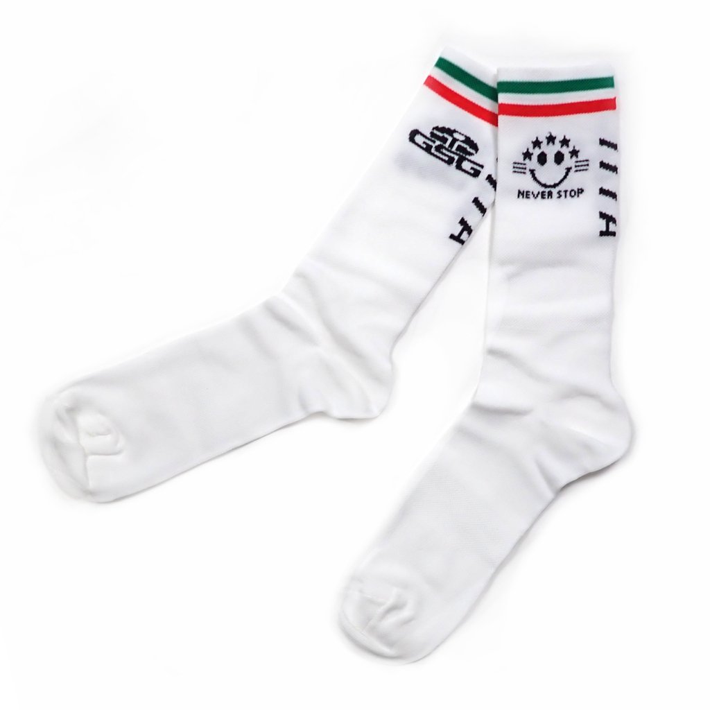 7ITA Smile Socks White | スマイルとGSGロゴ入り非対称デザイン