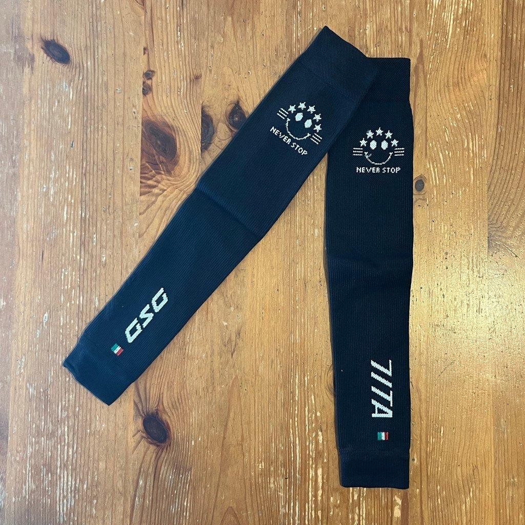 7ITA Smile Arm Covers Black | 伸縮性抜群のニット製アーム