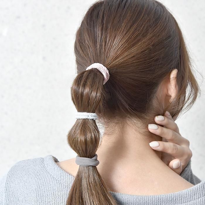 <img class='new_mark_img1' src='https://img.shop-pro.jp/img/new/icons14.gif' style='border:none;display:inline;margin:0px;padding:0px;width:auto;' />ラメ×編み込み風/静電気軽減ヘアゴム