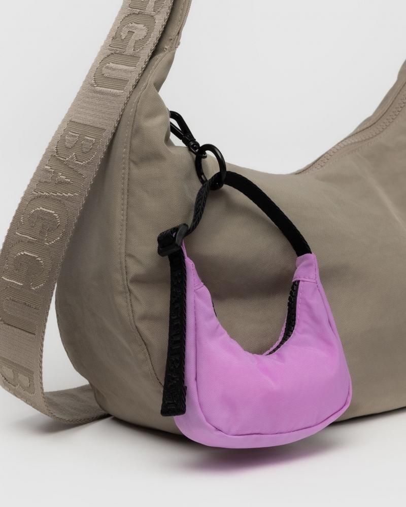 【BAGGU】限定カラー 大人気クレセントバッグ型 バッグチャーム CRESCENT BAG CHARM PEONY - BAGGU Japan