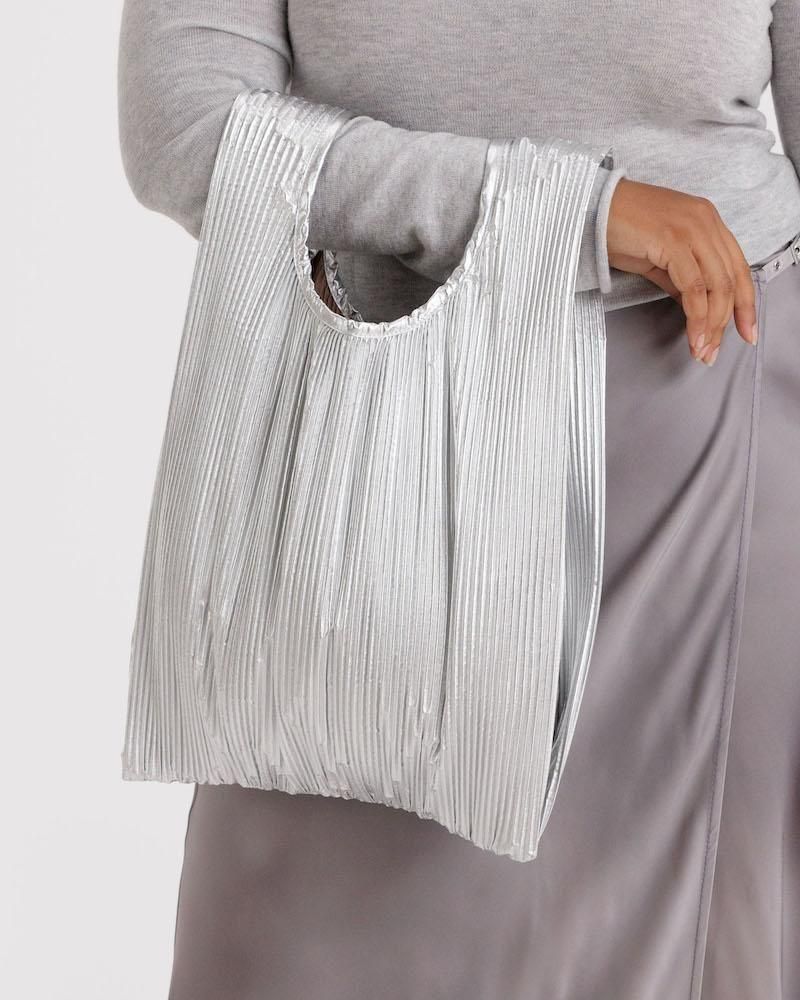 PLEATED BAGGU メ