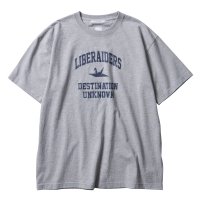 <img class='new_mark_img1' src='https://img.shop-pro.jp/img/new/icons10.gif' style='border:none;display:inline;margin:0px;padding:0px;width:auto;' />Liberaiders ٥쥤 | COLLEGE LOGO TEE - GRAY